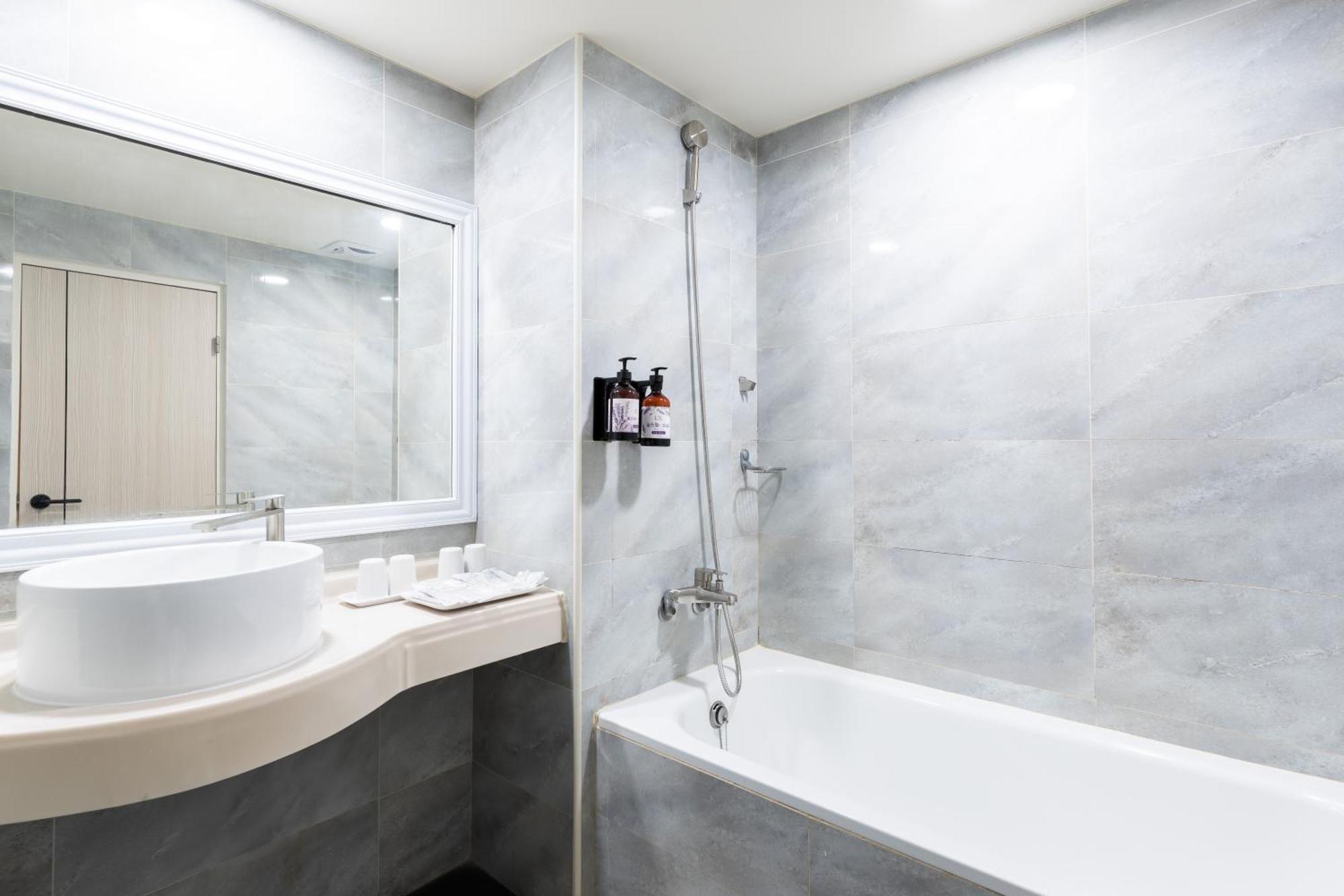 Etung Hotel Taichung Buitenkant foto